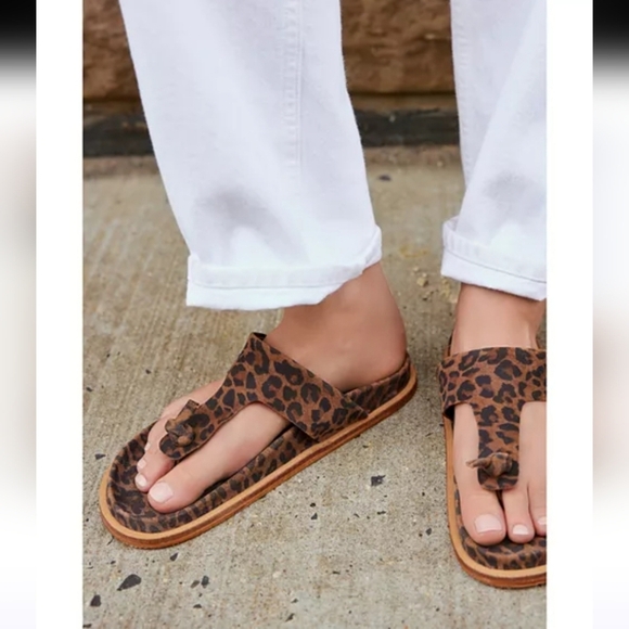 FREE PEOPLE MIKA CHESTNUT LEOPARD SUEDE T-STRAP  SANDAL SZ 6 - Picture 3 of 15